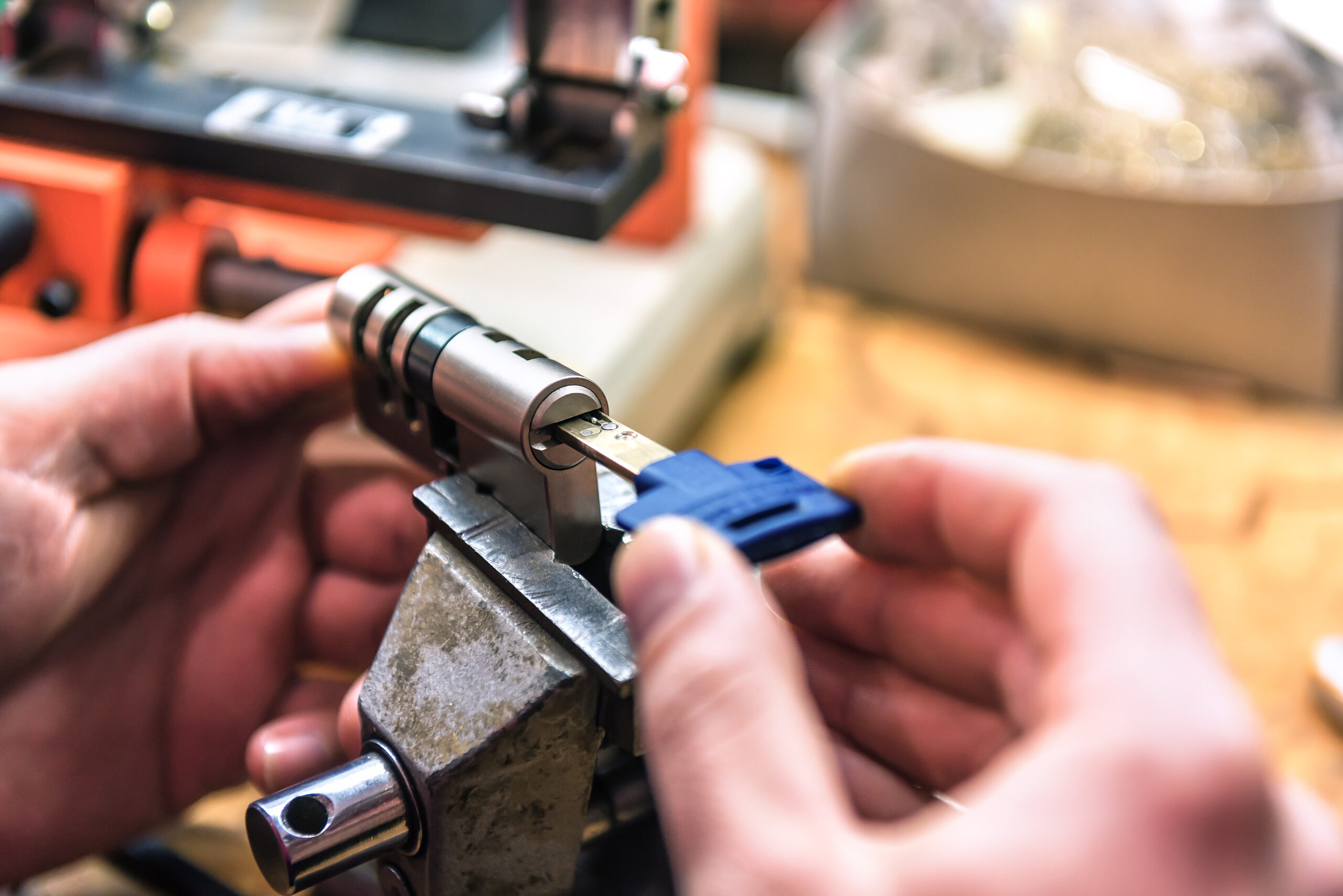 locksmith master repairs door lock cylinder