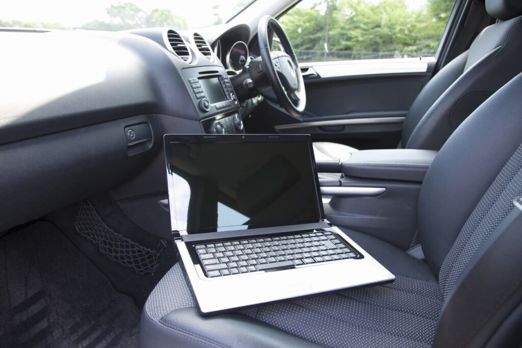 laptop left in car in plain veiw