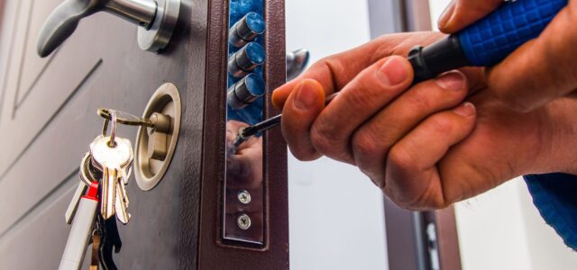 What Should You Do If You Need an Emergency Locksmith in Leeds?